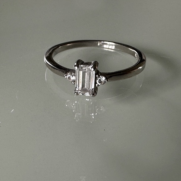 Sterling silver ring size 5 - Picture 1 of 5